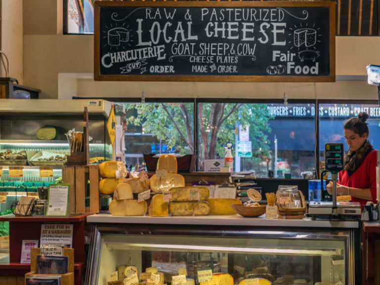 ReadingTerminalMarket R.Kennedy cheese 900vp 1044x781 768x575